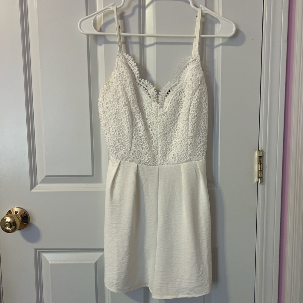 Forever 21 White Romper in Size Medium